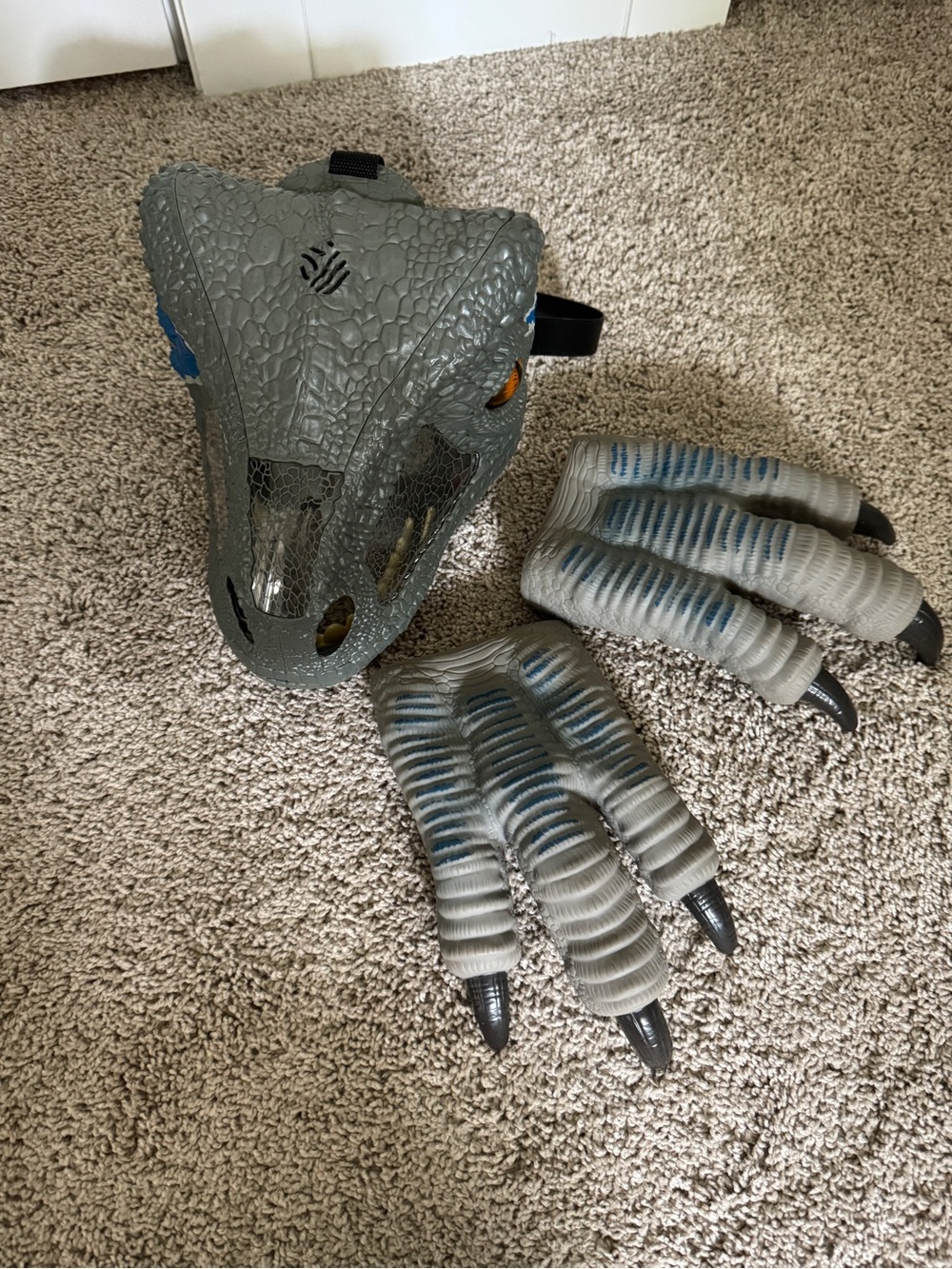 Jurassic World Velociraptor Mask and Claws